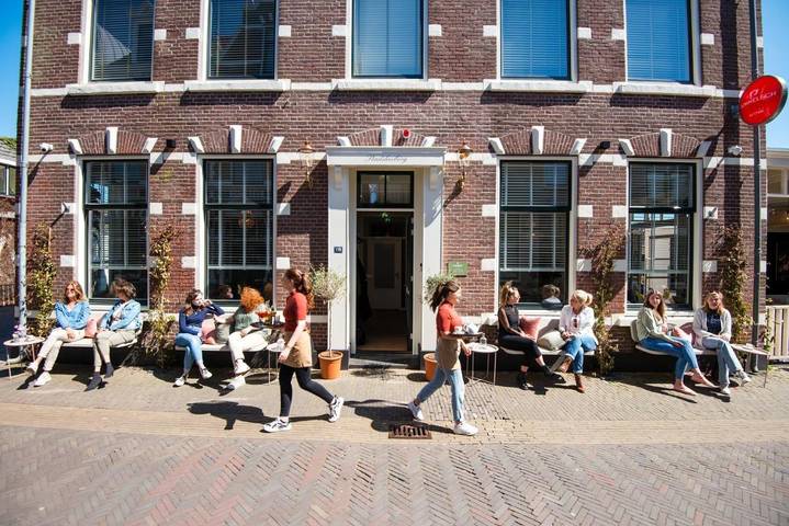 Hotel voor 2 personen, met Terras en Tuin in Alphen aan den Rijn