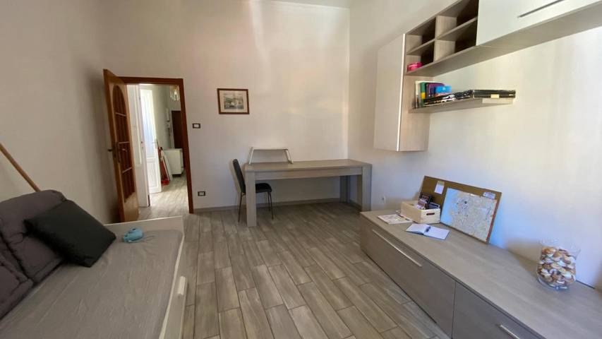 Apartamento entero, Apartamento CasaNati, cerca del puerto con balcón y wifi in Livorno, Costa Etrusca