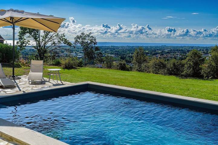 Location de vacances pour 8 personnes, avec jardin et terrasse à Castellare-di-Casinca