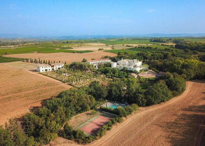 Appart’hôtel pour 2 personnes, avec Terrasse et Jacuzzi ainsi que Jardin et Piscine à Servian