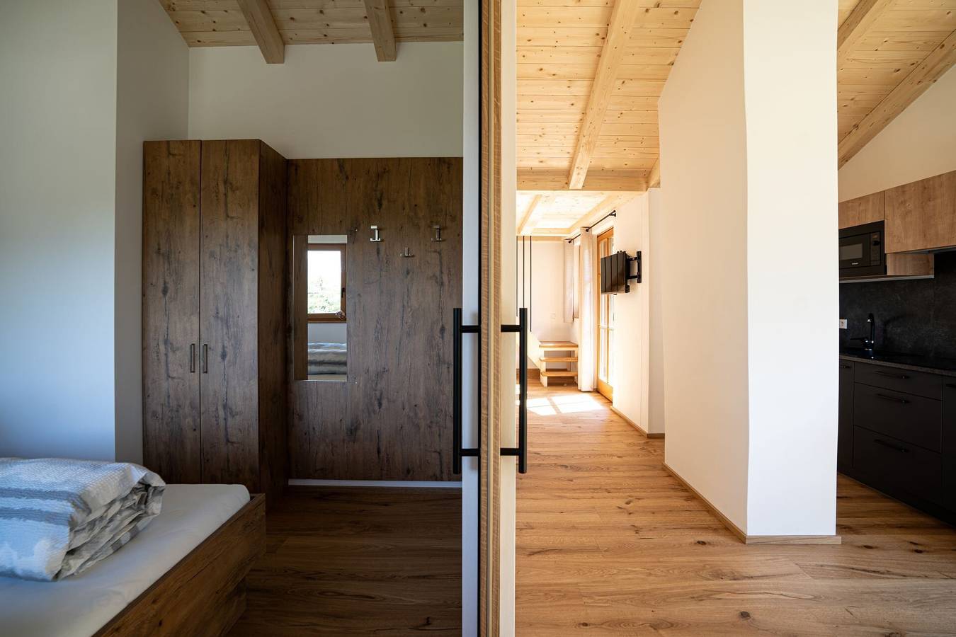 Hel leilighet, Apartment “Hochwart” with Mountain View, Shared Pool and Wi-Fi in Plaus, Ortler Alps