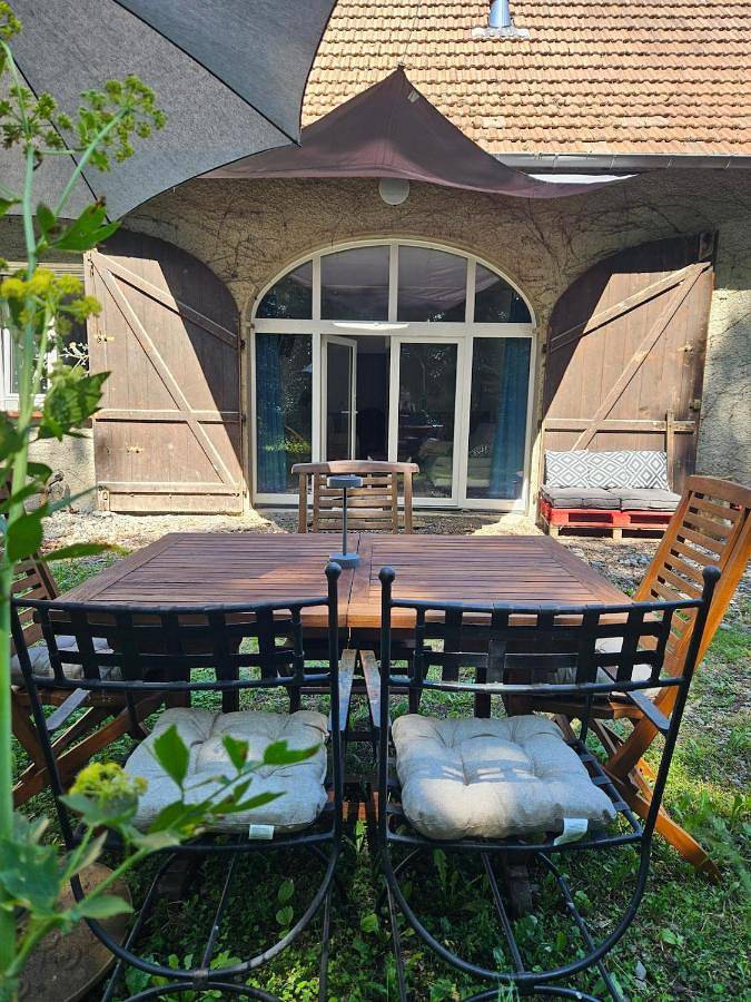 Gîte pour 3 personnes, avec Jardin à Buros