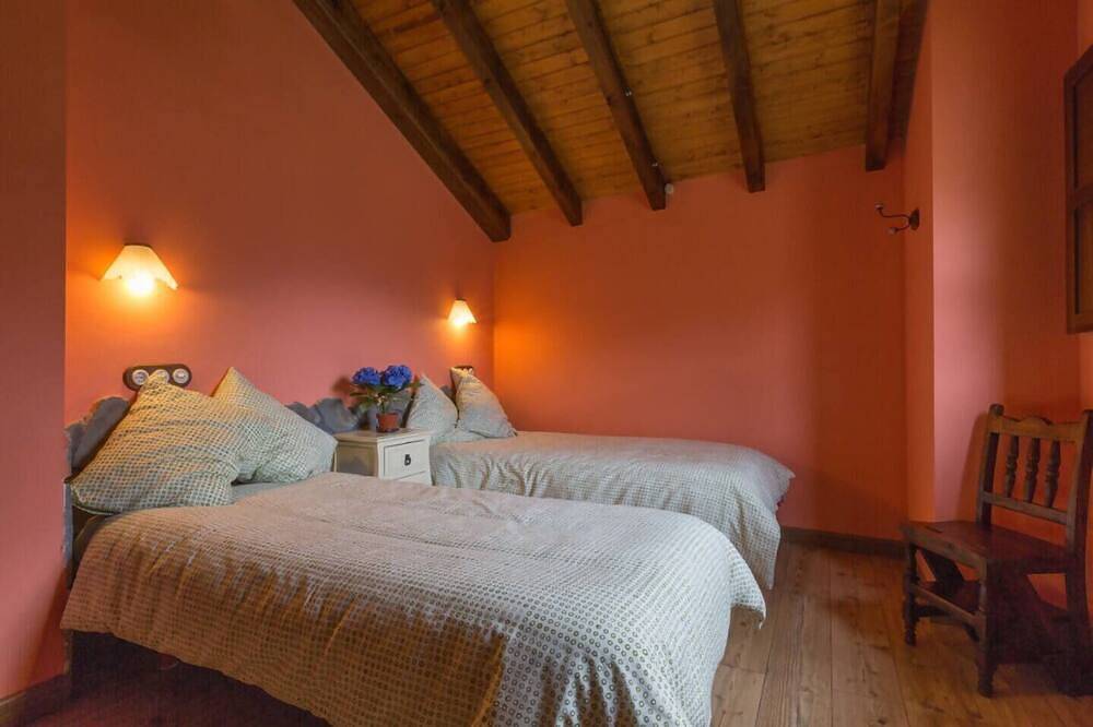 Entire apartment, The Llananzanes Lookout - Rural Asturias - House I in Aller, Cordillera Cantábrica