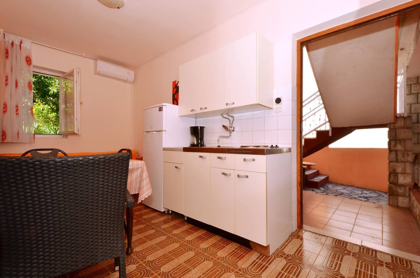 Ganze Ferienwohnung, B apartment with terrace with the sea view in Arbanija, Ciovo