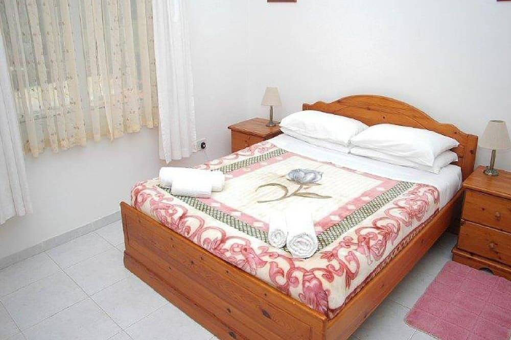 Villa Rental in Paphos with panoramic sea views,private pool,hot tub,wifi,Uk tv in Yeroskipou, South Cyprus
