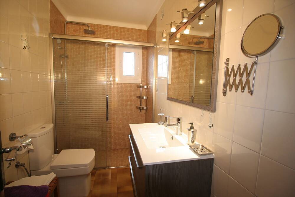 Entire apartment, Top modern penthouse on the beach with a huge terrace and great sea views in Cala Millor, Son Servera