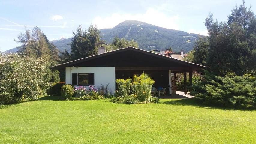 Bungalow para 7 personas, con terraza y jardín en Tirol
