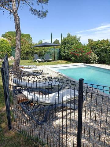 Maison de vacances pour 2 personnes, avec piscine ainsi que vue et jardin dans le Gard