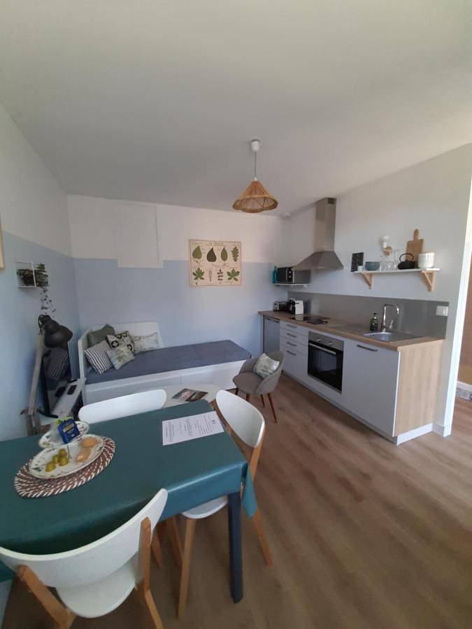 Gîte pour 3 personnes, avec Terrasse et Vue à Carolles - 2