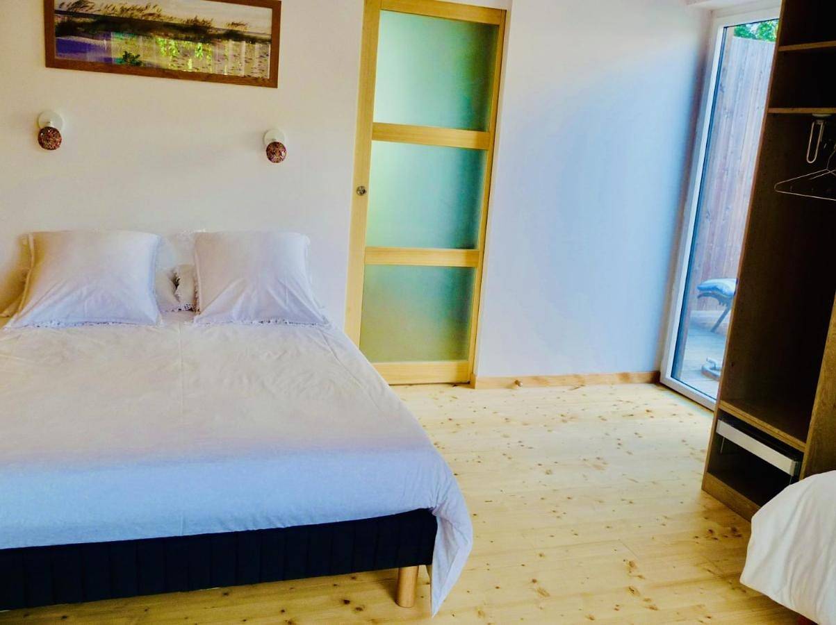 Classic Triple Room in Lannion, Ceinture Dorée