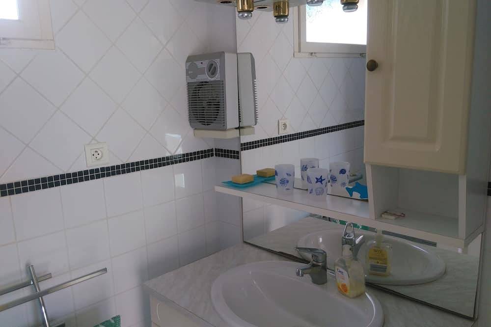 \"Le Patio\" Gites For Two People With Pool in Saint-Martin-de-Crau, Arles region