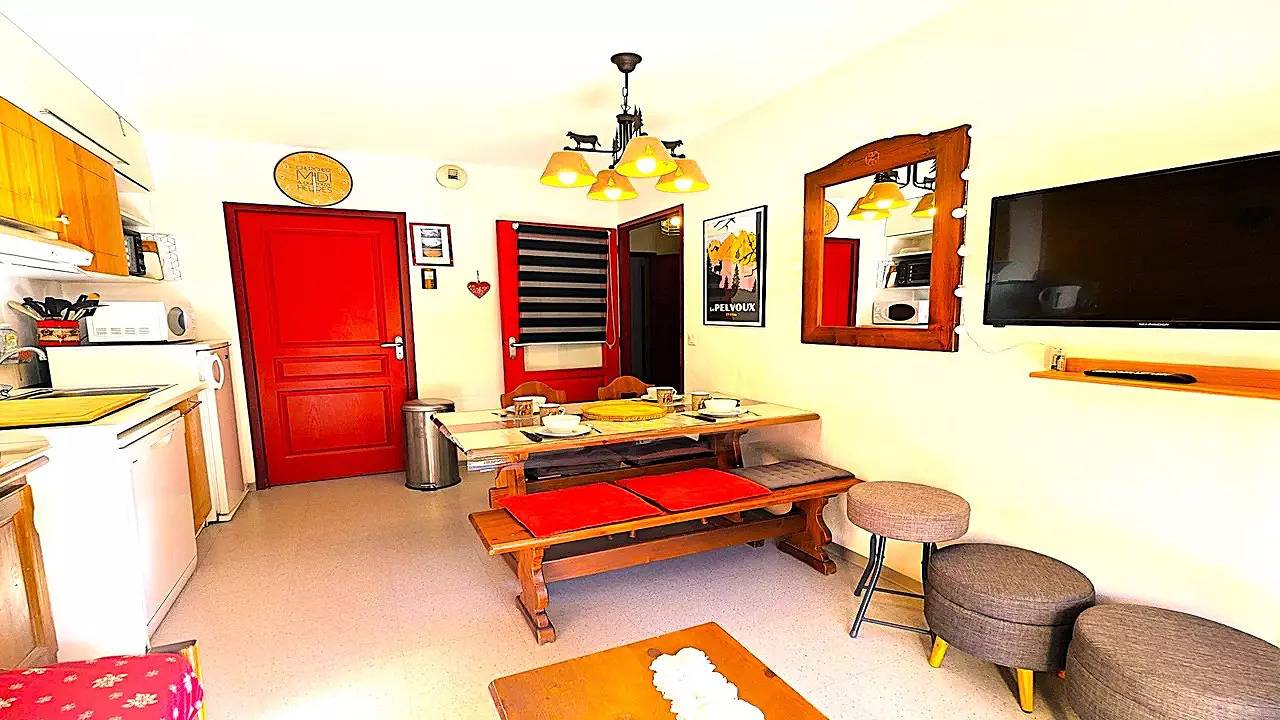 Appartement entier, Agréable T2 avec grand balcon 4/6 personnes in Vallouise-Pelvoux, Parc national des Écrins