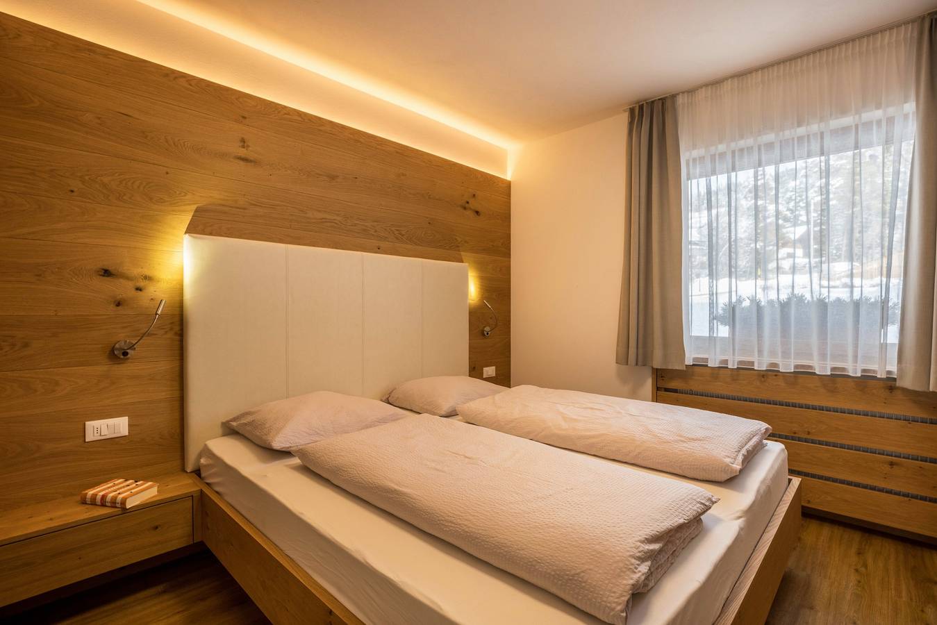 Entire apartment, Holiday Apartment "Runcac Plaies" with Mountain View, Wi-Fi & Balcony in San Vigilio di Marebbe, Mareo