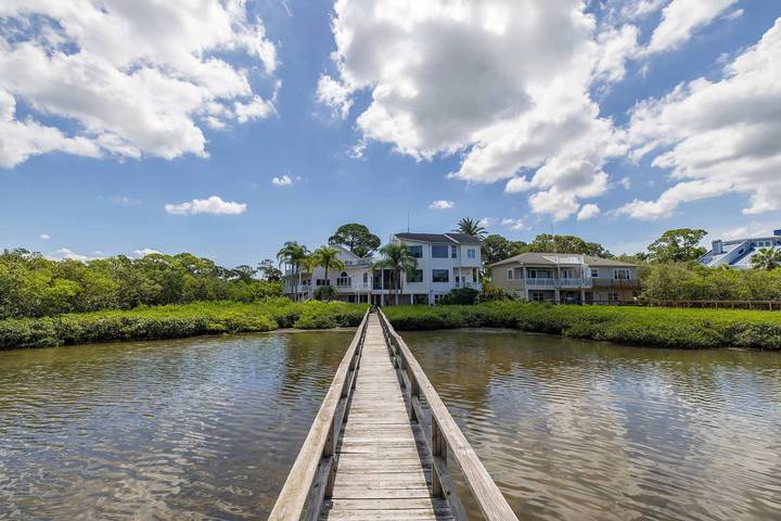 Vacation rental for 12 people, with terrace and yard in Palm Harbor