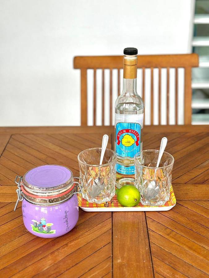 Gîte pour 4 personnes, avec piscine ainsi que terrasse et jardin dans Plage de Folle Anse - 2