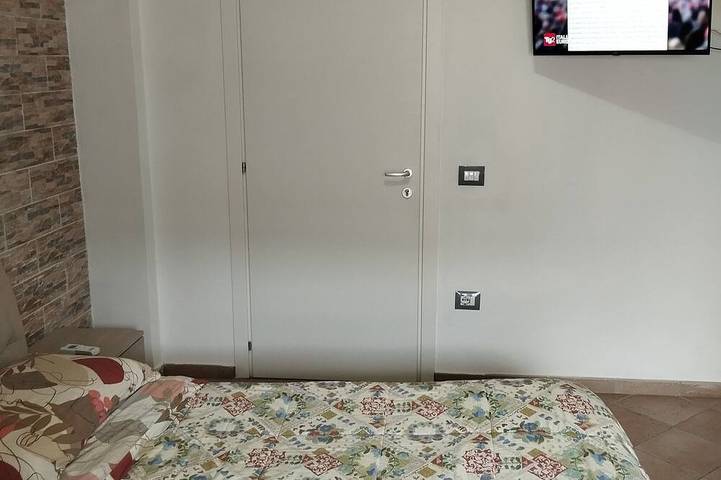 Apartamento entero, B&B panoramico, situato a 250 metri dalla spiaggia in Tortora Marina, Praia a Mare