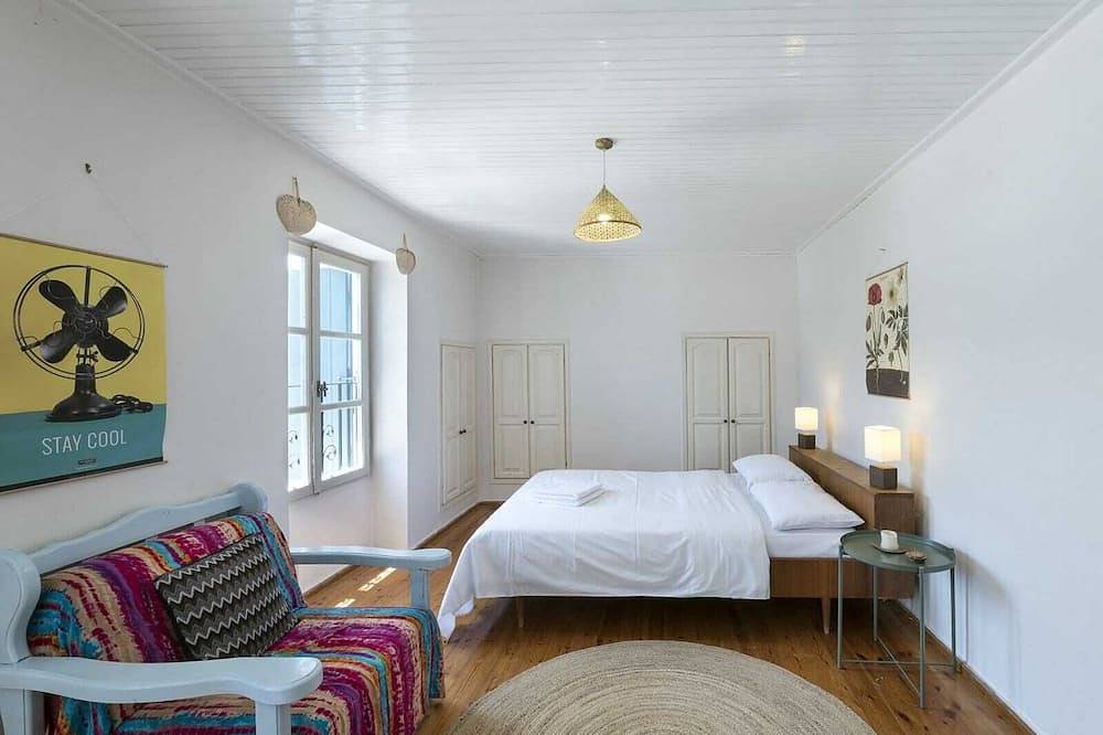 Ganze Wohnung, Waterfront house with private garden in Poros Stadt, Poros