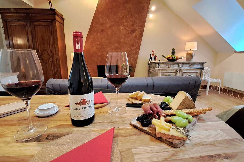 Ganze Wohnung, Cosy Studio Loft Air-conditioned in Sancoins, Saint-Amand-Montrond