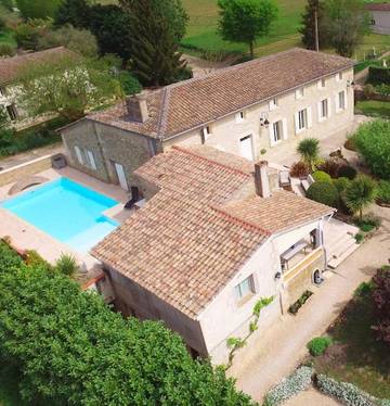 Chambre d’hôte pour 2 personnes, avec vue ainsi que jardin et piscine, adapté aux familles à Meilhan-sur-Garonne