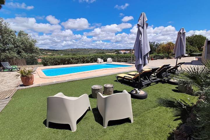Gîte pour 8 personnes, avec piscine et jardin dans Pata De Cima