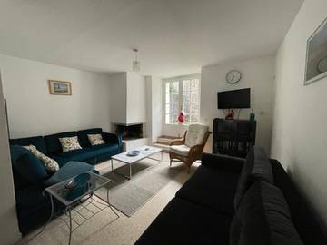 Gîte pour 8 personnes, avec terrasse à Alzonne