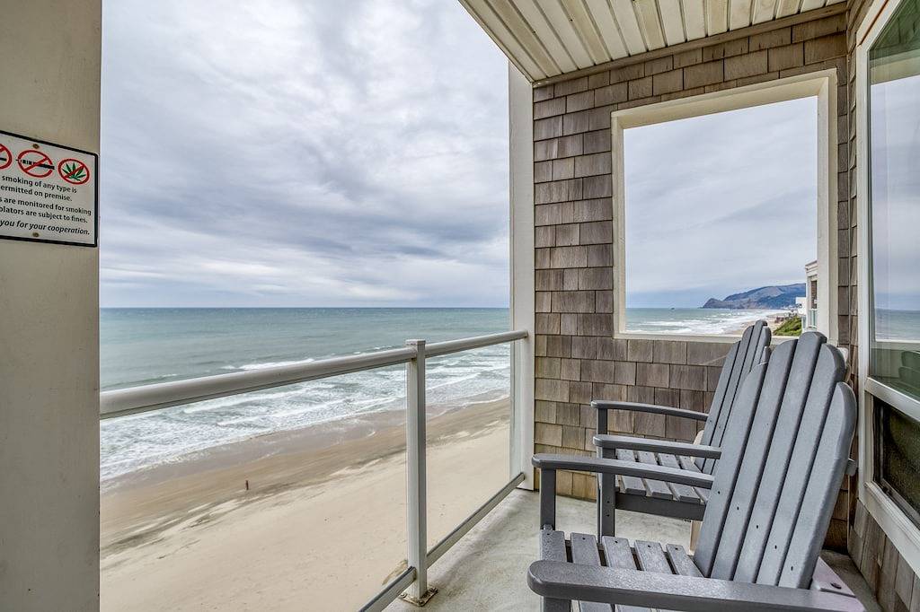 Ganze Wohnung, Ocean-Front 4th Fl Condo has Hot Tub, 2 King Beds and Resort Amenities! in Oceanlake, Lincoln City