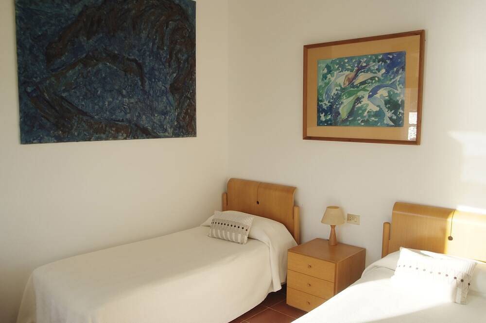 Beachfront villa with unbeatable views of the village in Platja de ses Oliveres (Cadaques), Cadaques