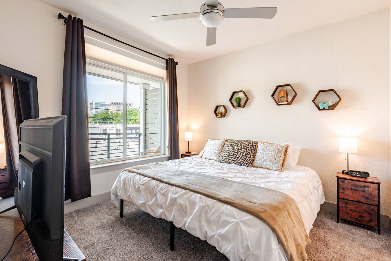 Apartamento entero, Apartamento Riverwalk con piscina, gimnasio, cama king size y estacionamiento gratuito in San Antonio, Condado de Bexar