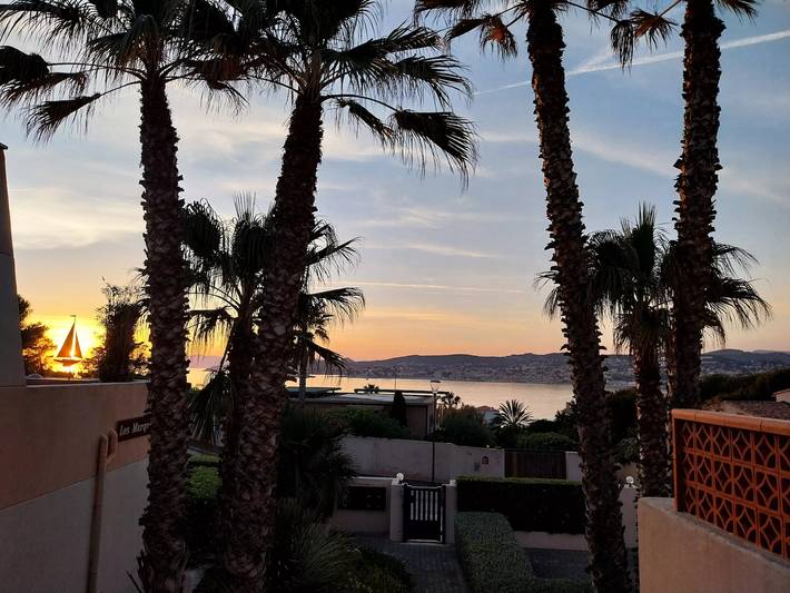 Ferienwohnung für 5 Personen, mit Terrasse und Garten sowie Ausblick in Sanary-sur-Mer