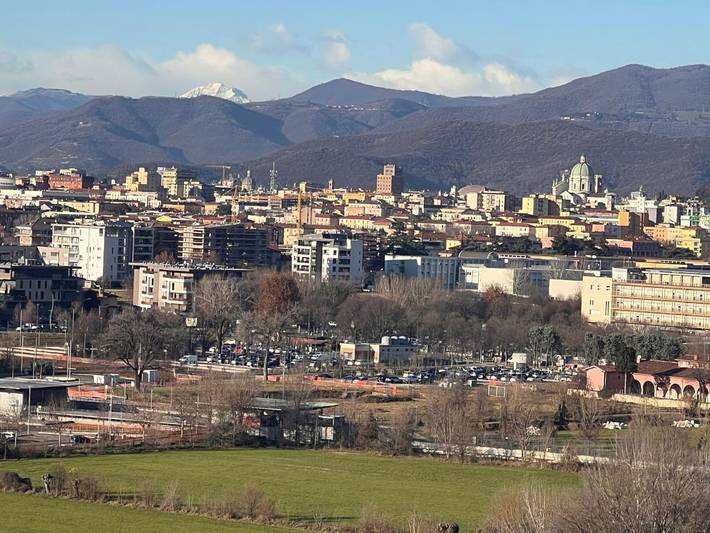 Appartement de vacances pour 3 personnes, avec Balcon ainsi que Terrasse et Vue à Brescia - 2