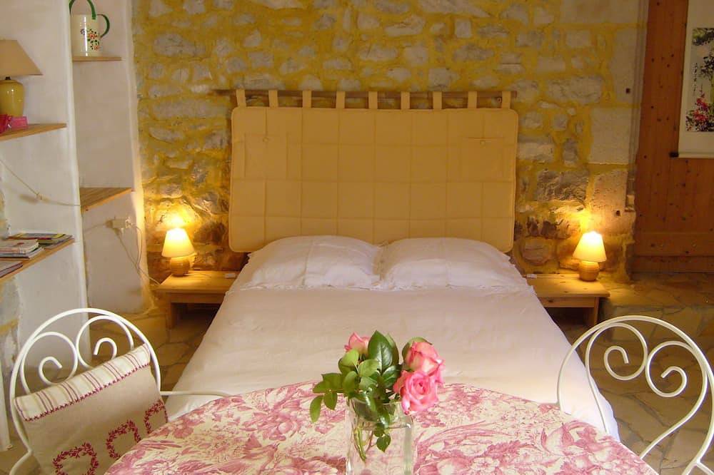 Apartamento entero, Pequeño estudio para 2 en las gargantas del Aveyron in Macizo Central