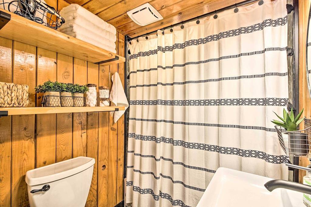 1 Mi to Beach & Lake: Breezy Point Cabin w/ Yard! in Breezy Point, Crow Wing County