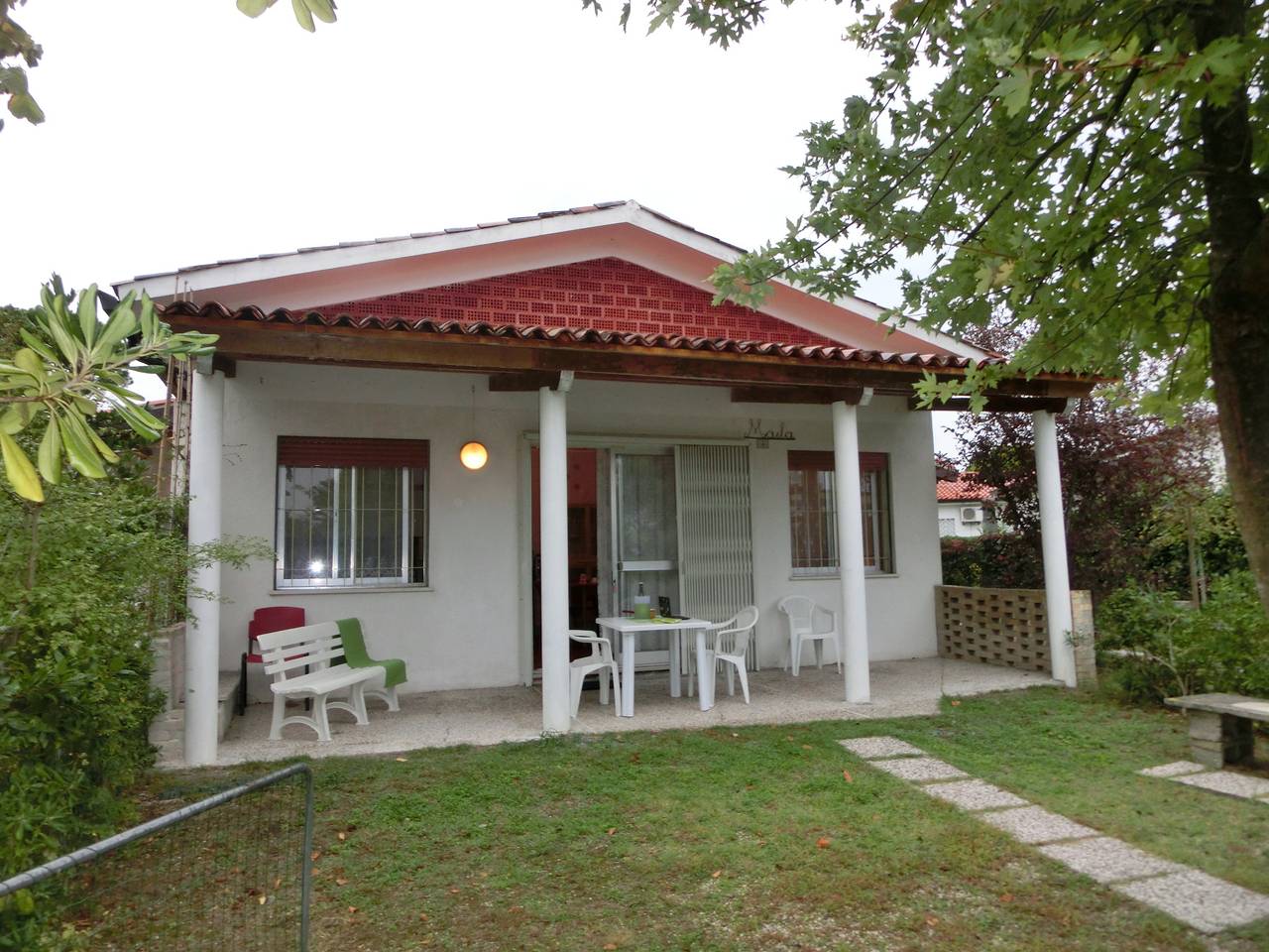 Appartement entier, Villa de deux chambres dans un quartier calme à côté de la mer in Bibione, Province De Venise