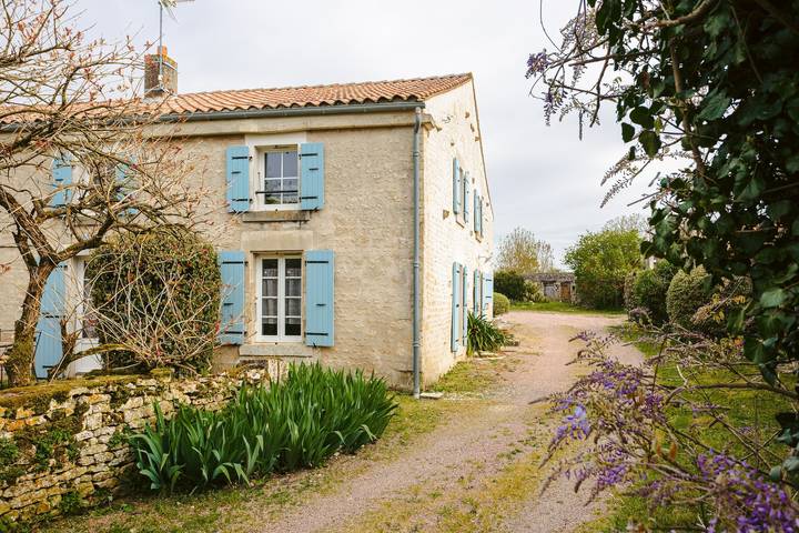 Vacation rental for 9 people, with yard, kid friendly in Vendée