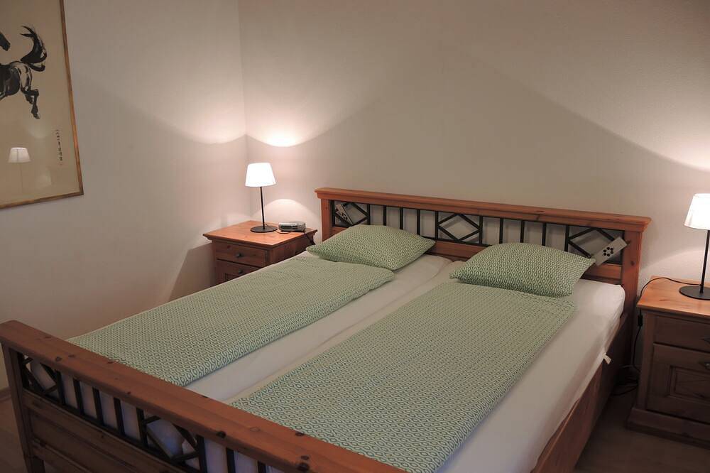 Gemütliches Ferien-Reihenhaus mit Aussenpool und Terrasse mit Panoramablick in Minusio, Tessiner Alpen