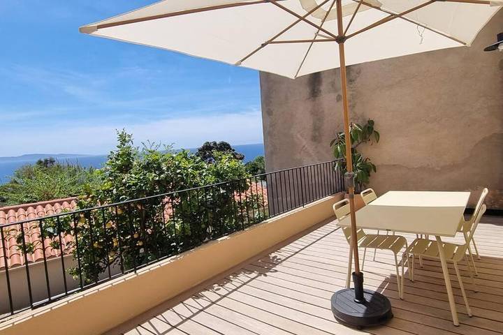 Gîte pour 2 personnes, avec terrasse et vue dans Office de Tourisme de Cargese - 4