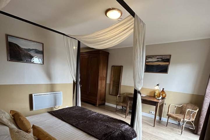 Location de vacances pour 12 personnes, avec jardin ainsi que terrasse et piscine à Espinasse - 2