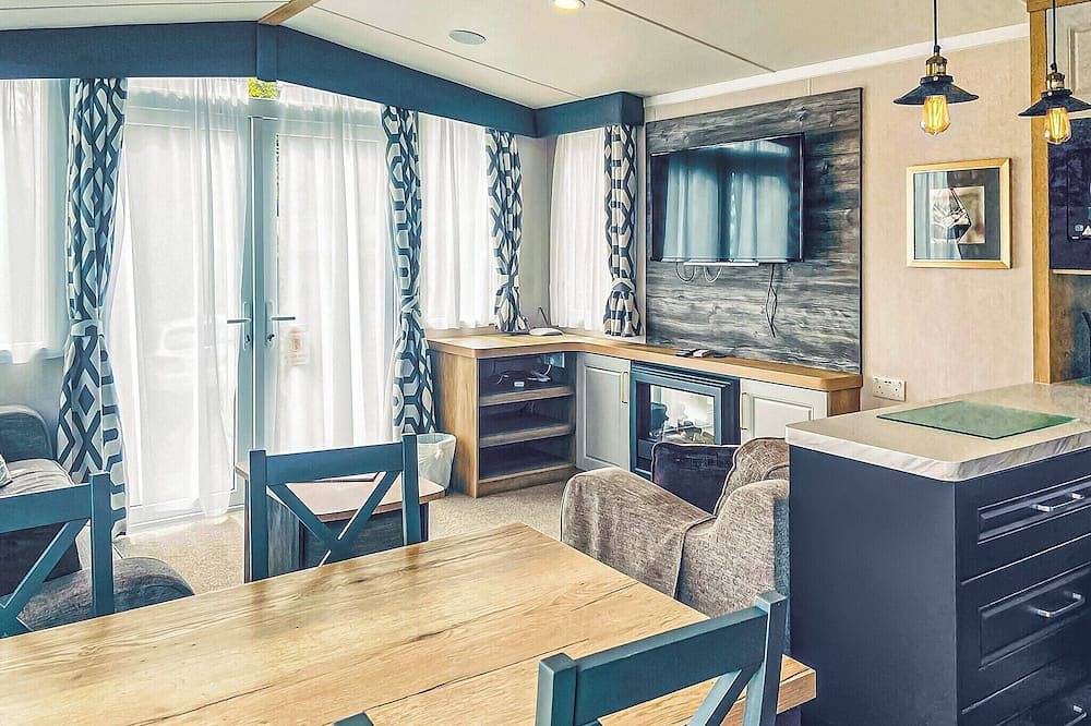 Excellent caravan with one double and two twin. in Edinburgh, Lothian