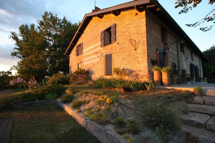 Chambre d’hôte pour 3 personnes, avec piscine et vue ainsi que jardin et terrasse dans le Tarn-et-Garonne - 2
