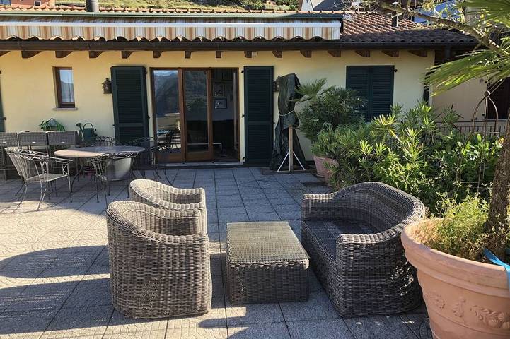 Gîte pour 6 personnes, avec piscine dans Carlazzo