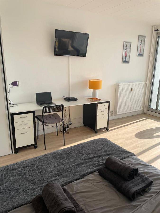 Appartement entier, One-Bedroom Apartment in Mons-en-Barœul, Région de Lille