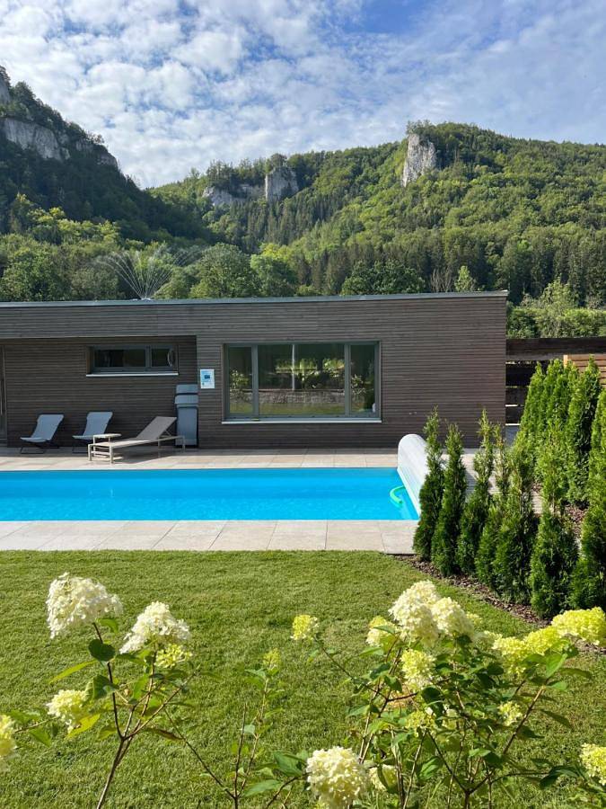 Ferienwohnung für 6 Personen, mit Balkon und Terrasse sowie Garten und Pool