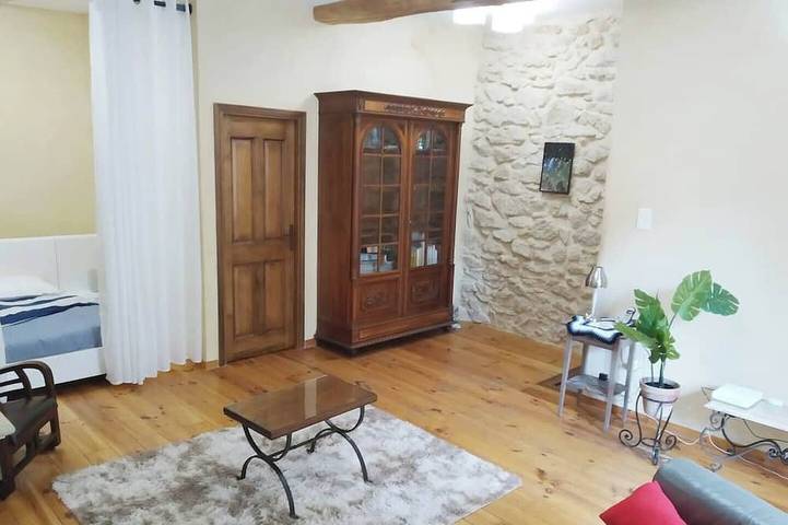 17Th Century Traditional French Townhouse Close To Salon-De-Provence in Pélissanne, Région d'Aix-en-Provence