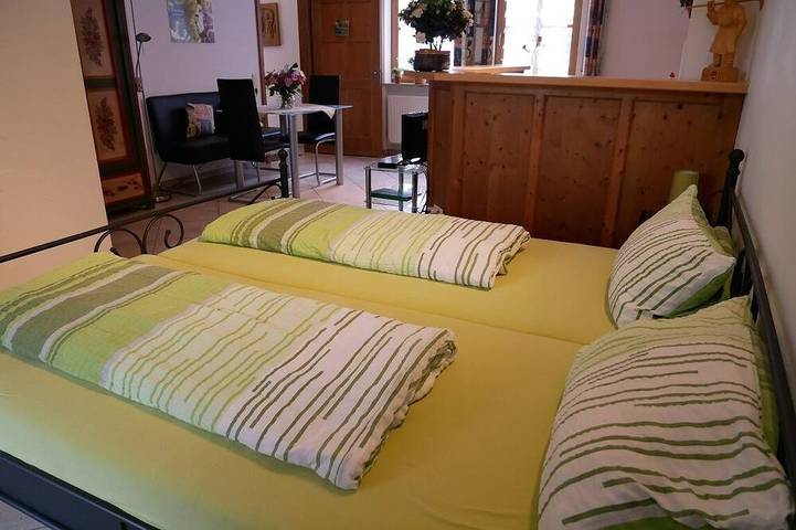 Ferienwohnung für 2 Personen, mit Balkon und Garten