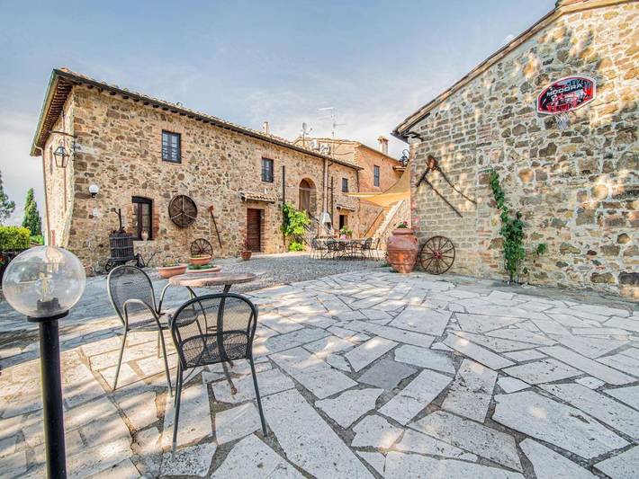 Villa per 14 persone, con Idromassaggio e Terrazza nonché Giardino e Piscina in Val d’Orcia