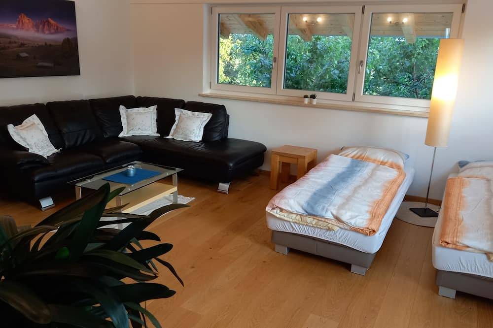 Ganze Wohnung, Stilvolle, geräumige Ferienwohnung im Fünfseenland in Gilching, Landkreis Starnberg