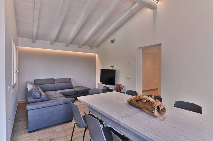 Ferienhaus für 12 Personen, mit Garten und Terrasse sowie Seeblick, mit Haustier in Gardasee-Lombardei - 3