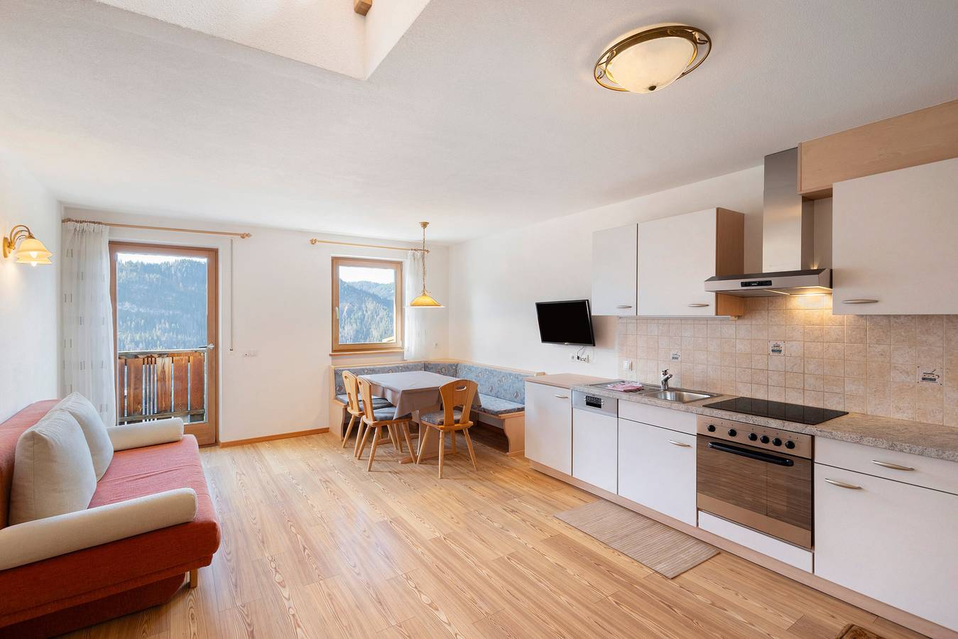 Entire apartment, Apartment 'Rungghof 2' with Mountain View, Shared Terrace and Wi-Fi in La Val, Dolomiti Superski