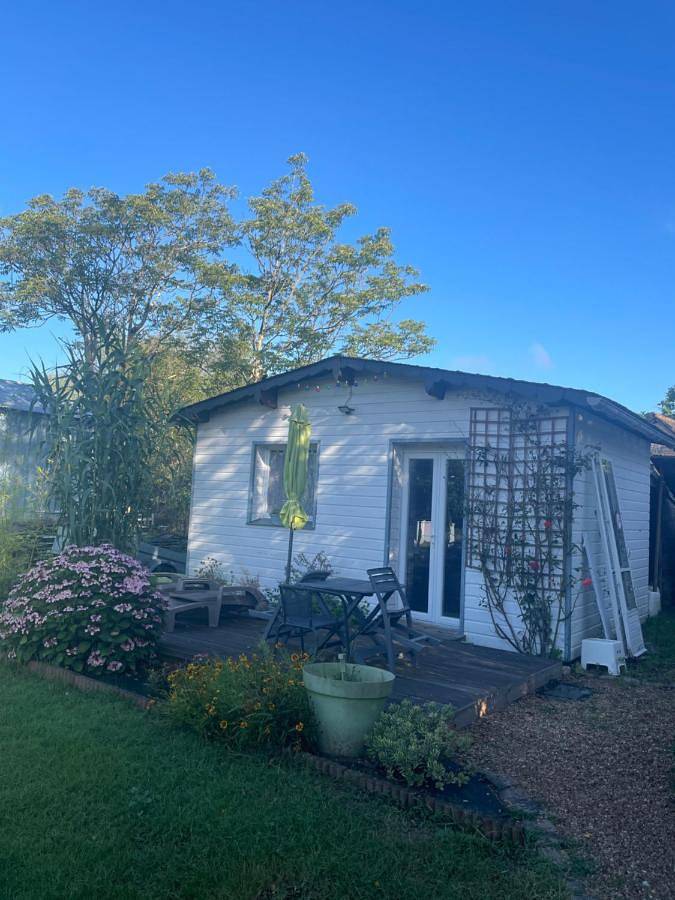Gîte pour 3 personnes, avec terrasse et jardin dans Huillé