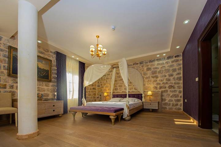 Location de vacances pour 22 personnes, avec Terrasse et Jardin à Kotor - 2